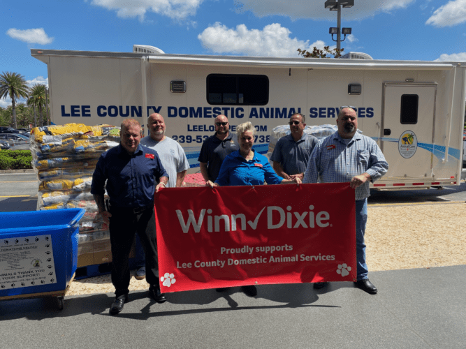 WinnDixie supports local cats and dogs with 5,000 pet food donation